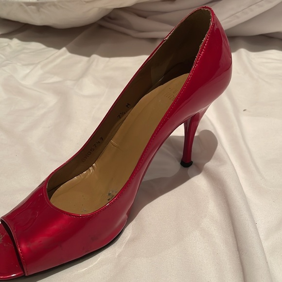 Red patent leather - Stuart Weitzman open toe pump - size 7.5 - Picture 2 of 2